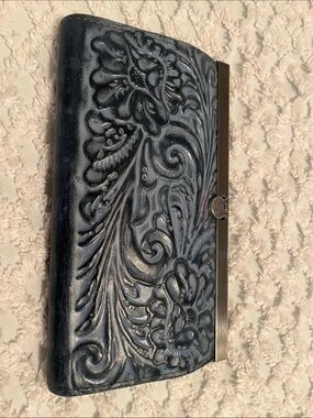 Embossed Floral Leather Clutch Wallet - Blue Patrica NASH